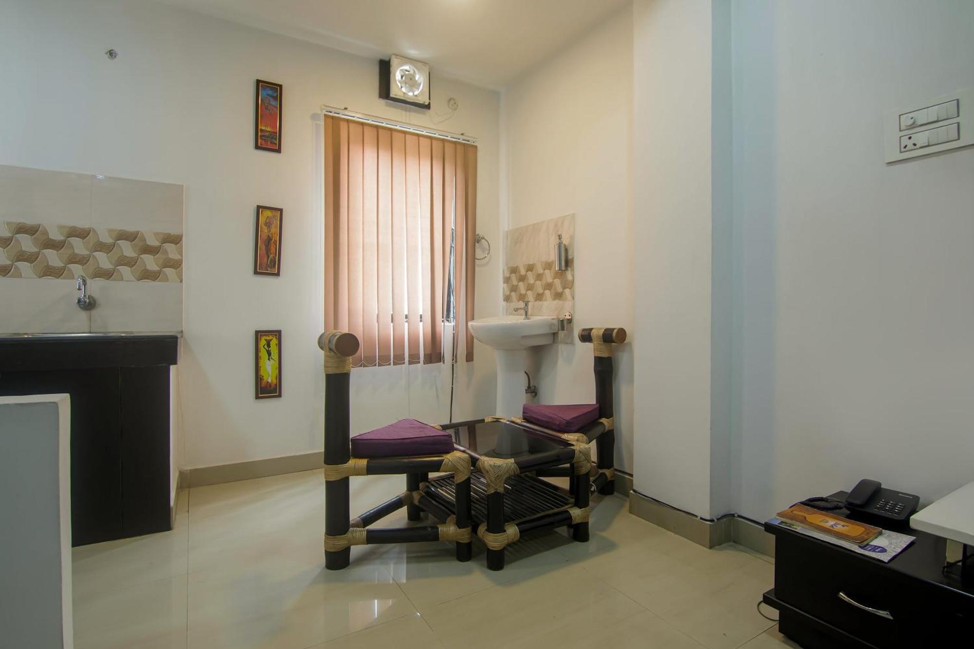 Hotel Collection O The Blu Bell Nizarapar Path Guwahati Exterior foto